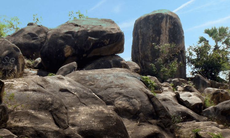 Mama-Bhagne Rock