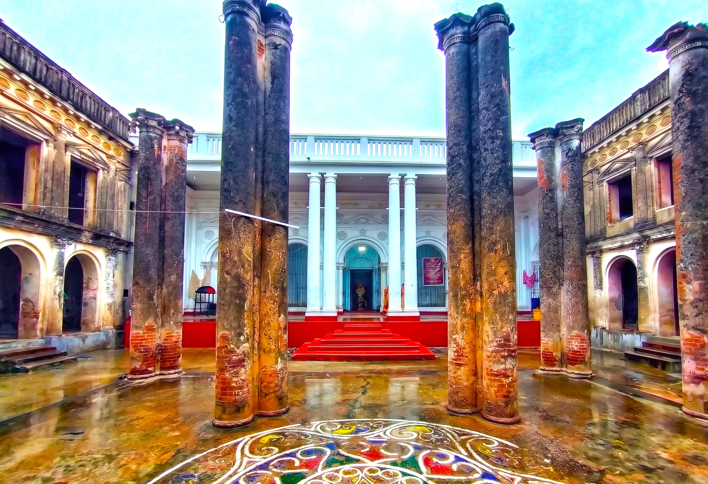 Thakur Dalan courtyard at Kalikapur Rajbari Bolpur Santiniketan